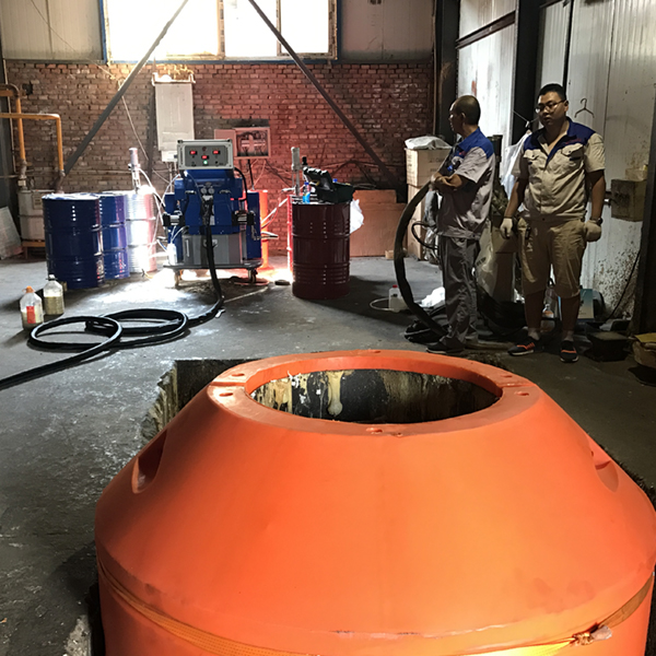 AH7000 聚氨酯噴涂機(jī)罐體填充