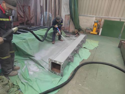 礦山設(shè)備防水聚脲噴涂機(jī)工藝