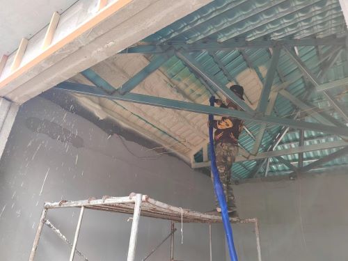 聚氨酯發(fā)泡機(jī)施工